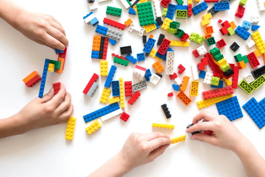 Waarom LEGO al decennialang het bestverkochte speelgoed van Nederland is (en hoe je niet te veel betaalt)